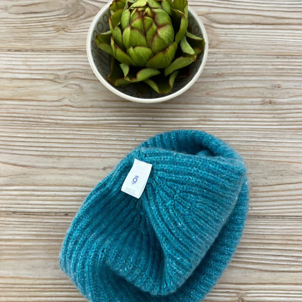 Made in Scotland 100% Cashmere Teal Ribbed Beanie – One Size